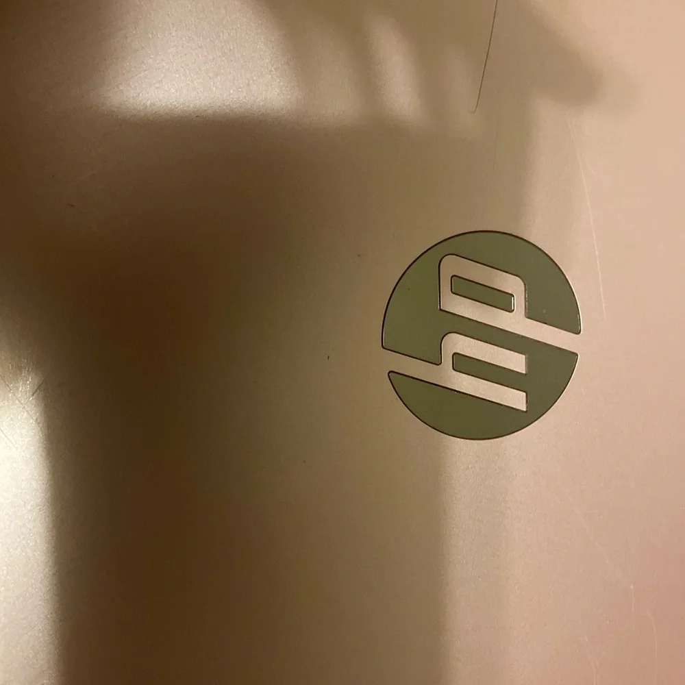 GOLD HP 14 LAPTOP CHARGER INCLUDED